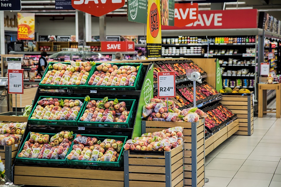 Should grocers offer dietitians' services to shoppers?