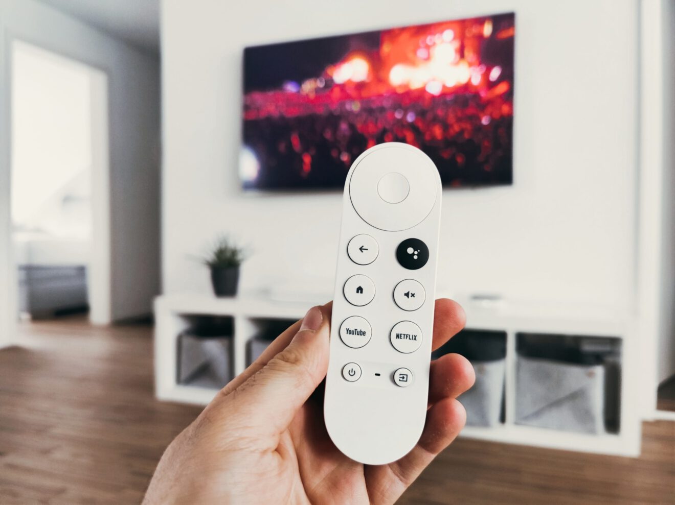 A connected TV and remote control are displayed.